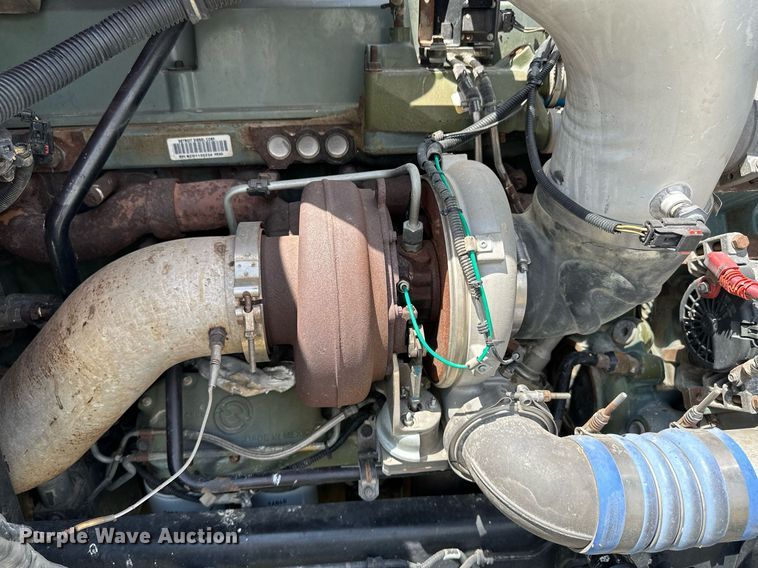 image for item JJ9938 2006 Freightliner FLD120  semi truck