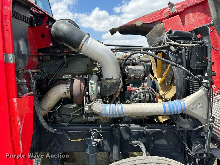 image for item JJ9938 2006 Freightliner FLD120  semi truck