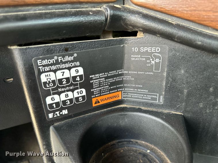 image for item JJ9938 2006 Freightliner FLD120  semi truck