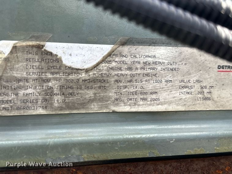 image for item JJ9938 2006 Freightliner FLD120  semi truck