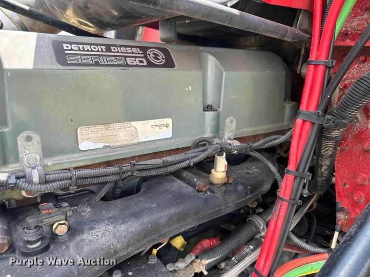 image for item JJ9938 2006 Freightliner FLD120  semi truck