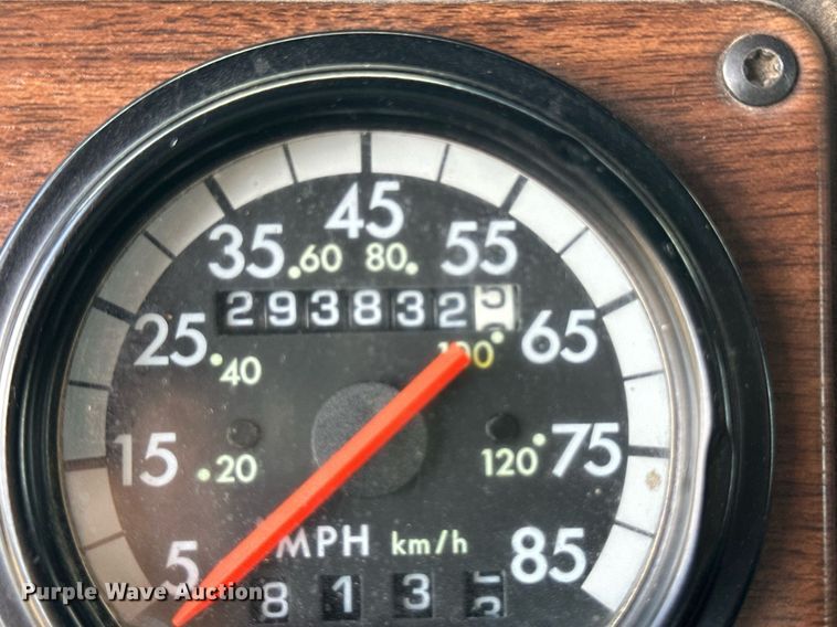 image for item JJ9938 2006 Freightliner FLD120  semi truck