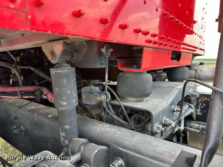 image for item JJ9938 2006 Freightliner FLD120  semi truck