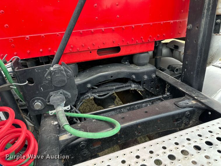 image for item JJ9938 2006 Freightliner FLD120  semi truck