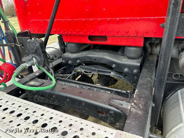 image for item JJ9938 2006 Freightliner FLD120  semi truck