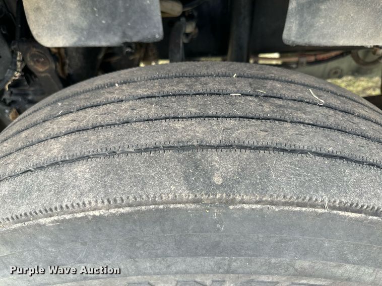 image for item JJ9938 2006 Freightliner FLD120  semi truck