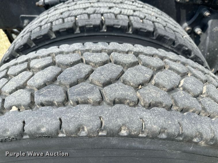 image for item JJ9938 2006 Freightliner FLD120  semi truck