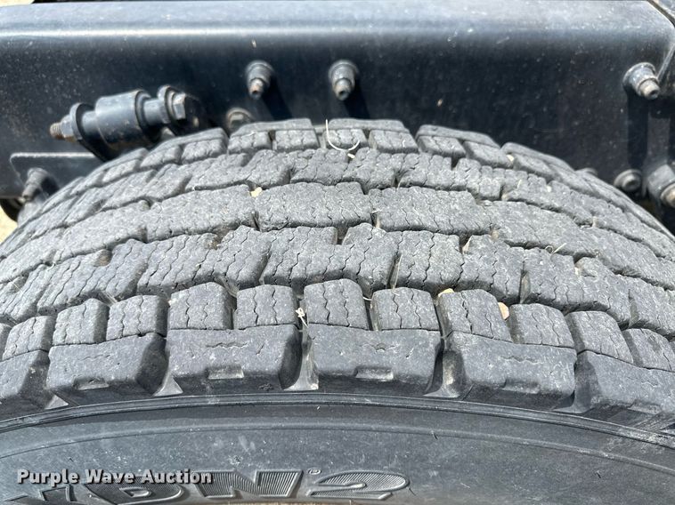 image for item JJ9938 2006 Freightliner FLD120  semi truck