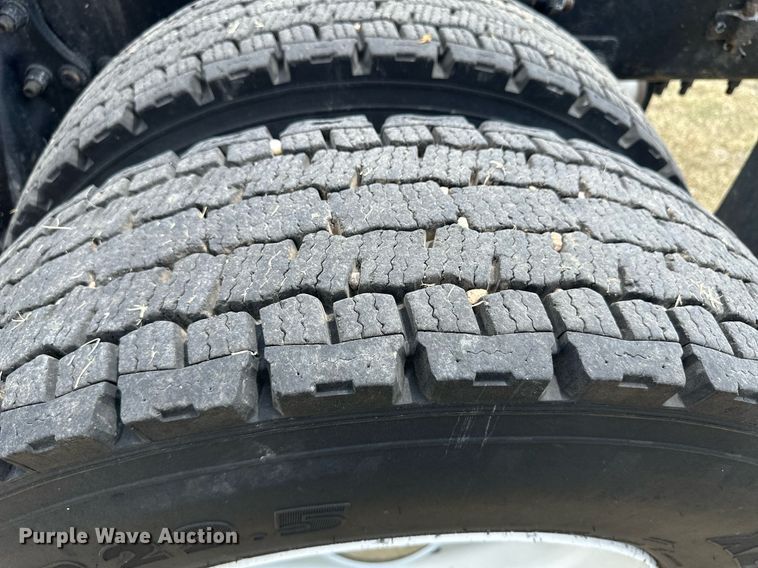 image for item JJ9938 2006 Freightliner FLD120  semi truck