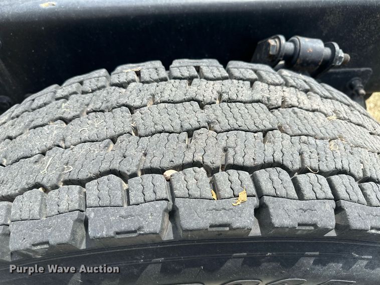 image for item JJ9938 2006 Freightliner FLD120  semi truck