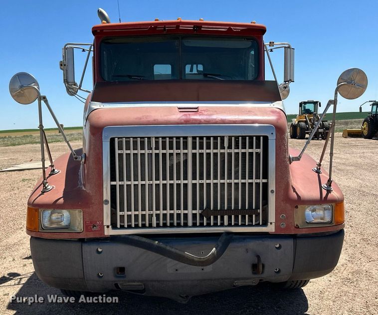 image for item JJ9958 1994 International Eagle 9400  semi truck