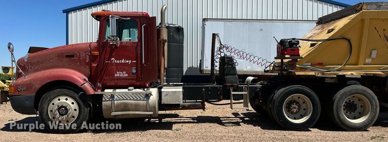 image for item JJ9958 1994 International Eagle 9400  semi truck