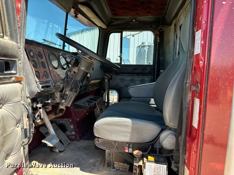 image for item JJ9958 1994 International Eagle 9400  semi truck