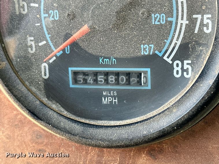 image for item JJ9958 1994 International Eagle 9400  semi truck