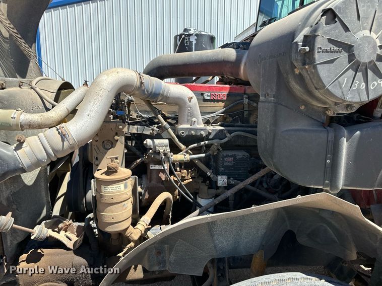 image for item JJ9958 1994 International Eagle 9400  semi truck