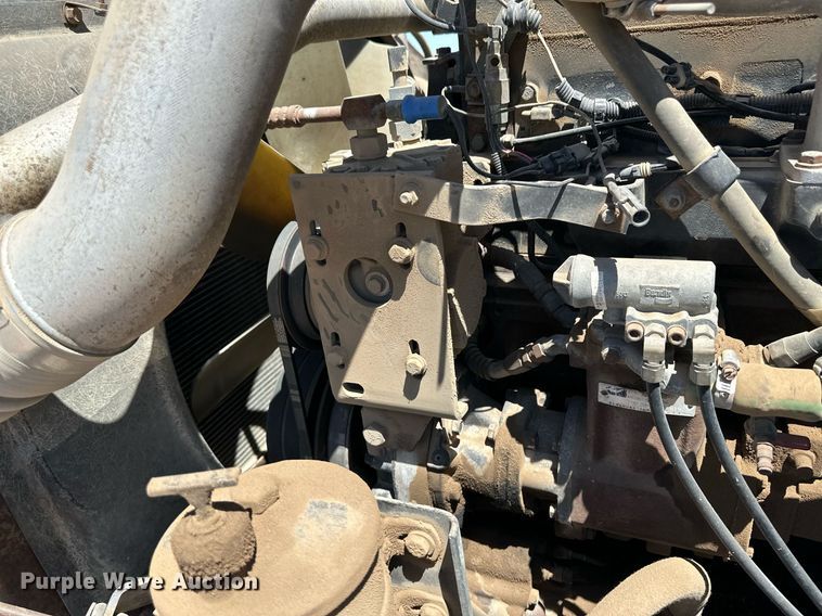 image for item JJ9958 1994 International Eagle 9400  semi truck