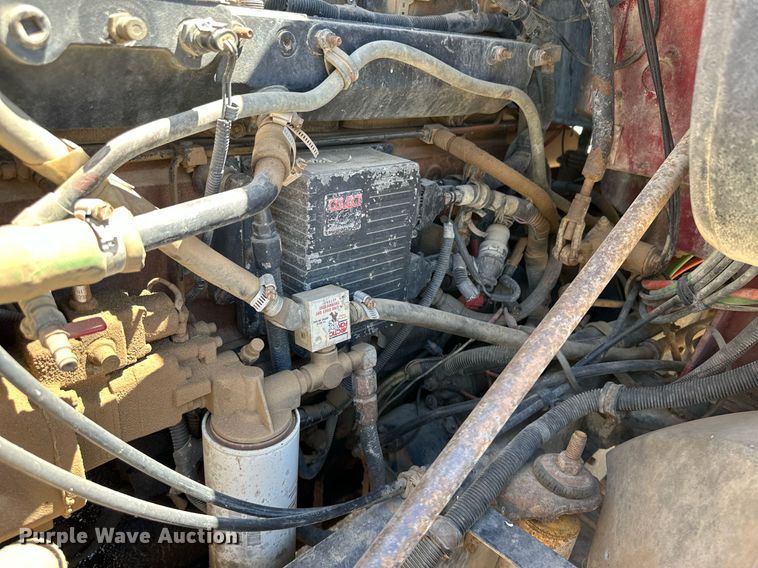 image for item JJ9958 1994 International Eagle 9400  semi truck