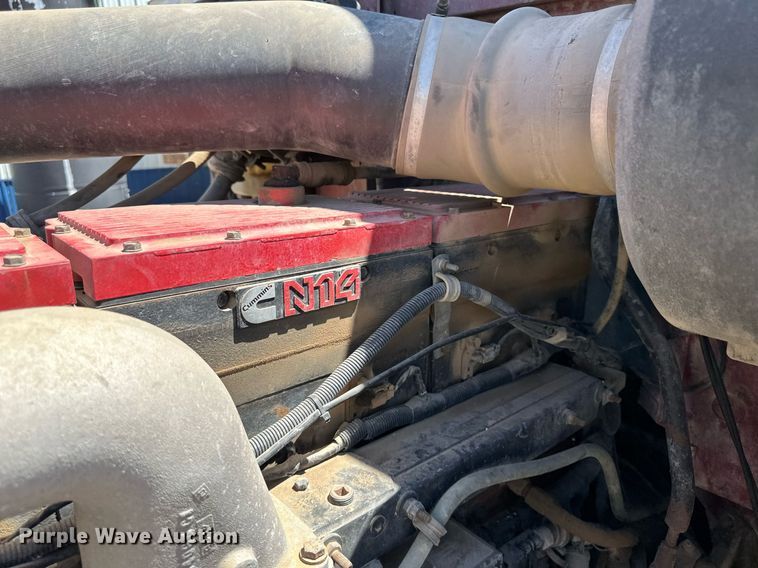 image for item JJ9958 1994 International Eagle 9400  semi truck