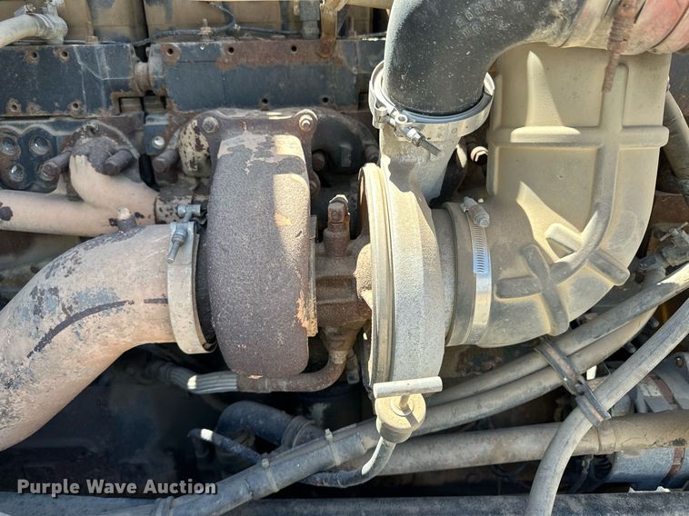 image for item JJ9958 1994 International Eagle 9400  semi truck