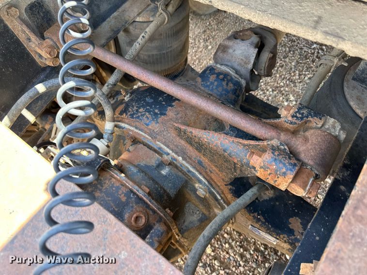 image for item JJ9958 1994 International Eagle 9400  semi truck