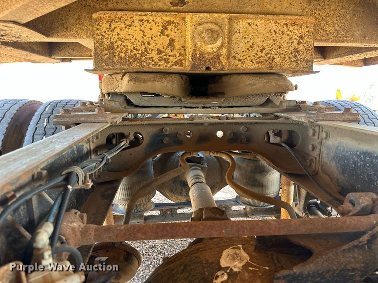 image for item JJ9958 1994 International Eagle 9400  semi truck