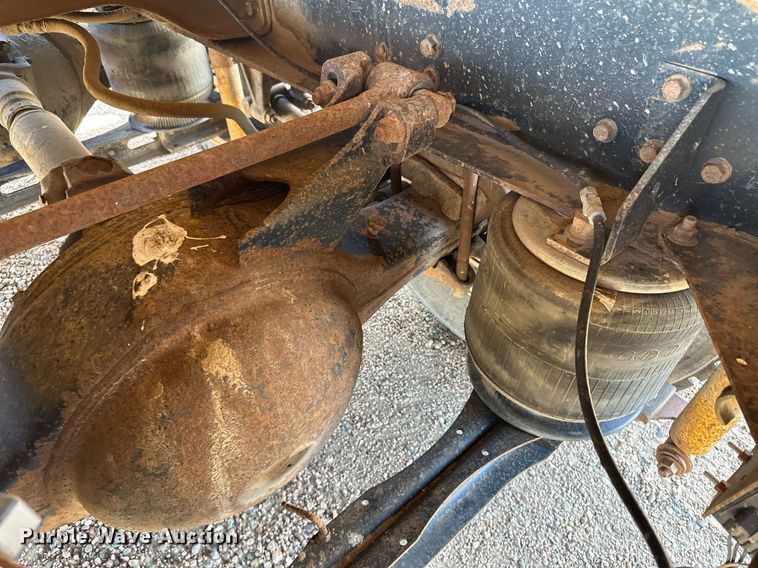 image for item JJ9958 1994 International Eagle 9400  semi truck