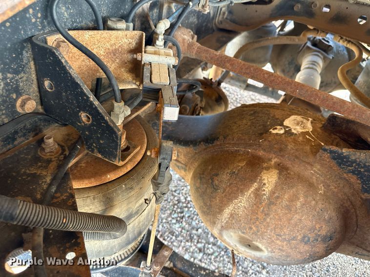 image for item JJ9958 1994 International Eagle 9400  semi truck