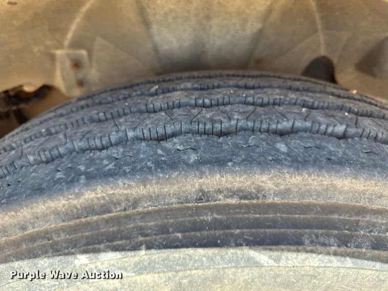 image for item JJ9958 1994 International Eagle 9400  semi truck