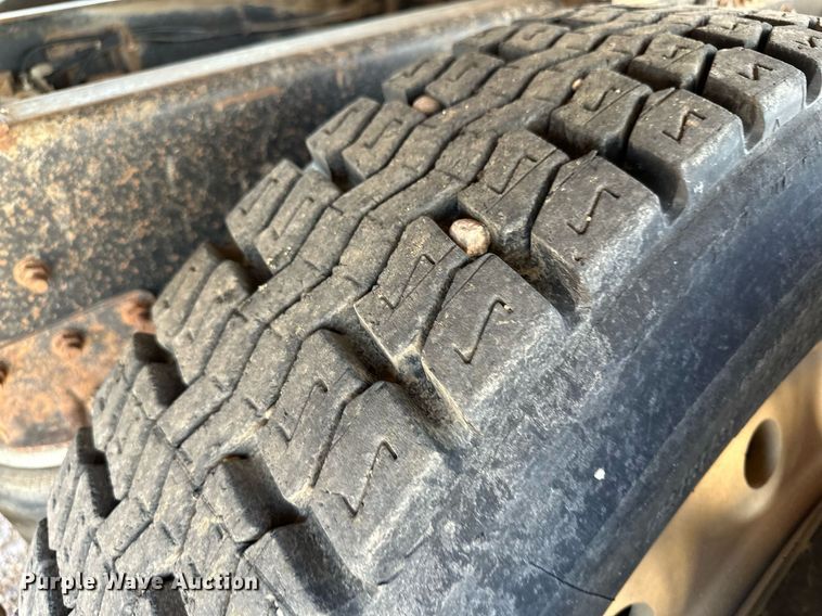 image for item JJ9958 1994 International Eagle 9400  semi truck