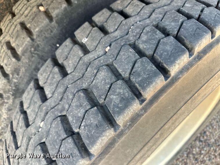 image for item JJ9958 1994 International Eagle 9400  semi truck