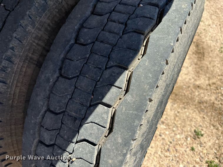 image for item JJ9958 1994 International Eagle 9400  semi truck