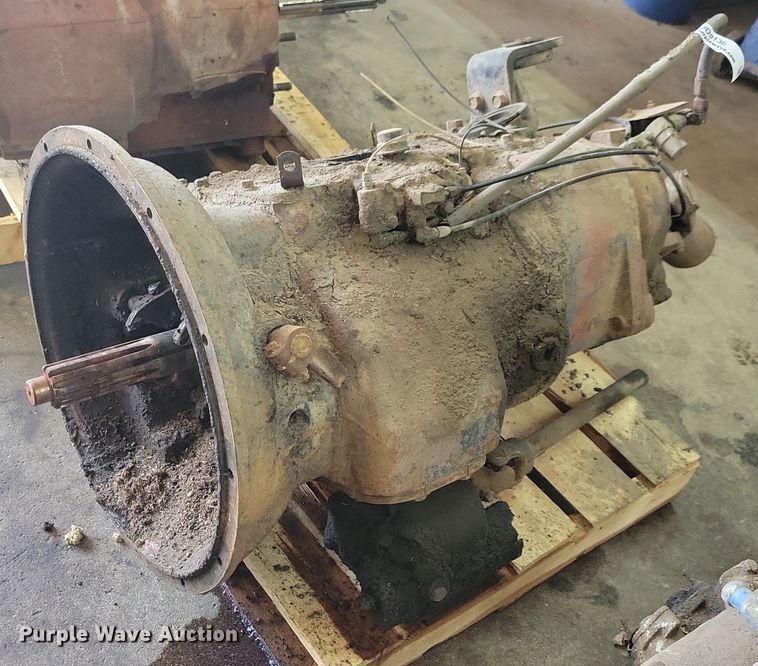 image for item JO9136 Eaton Fuller  transmission