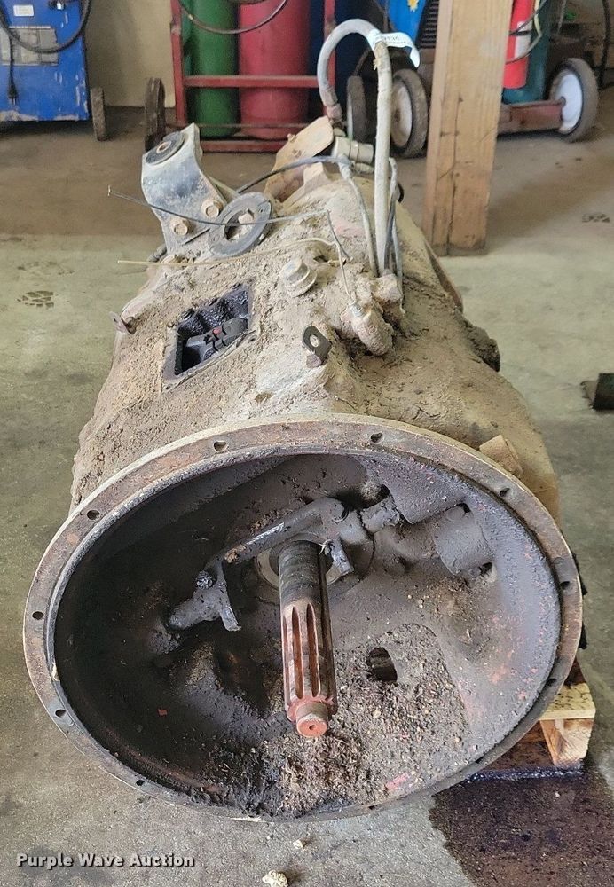 image for item JO9136 Eaton Fuller  transmission