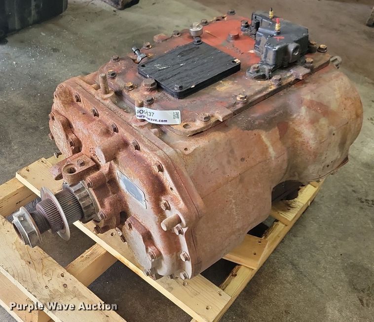 image for item JO9137 Eaton Fuller FRO162100  engine