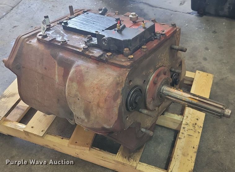 image for item JO9137 Eaton Fuller FRO162100  engine