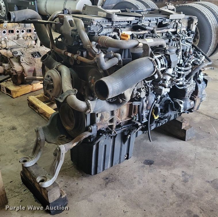 image for item JO9138 Detroit Diesel DD15  engine