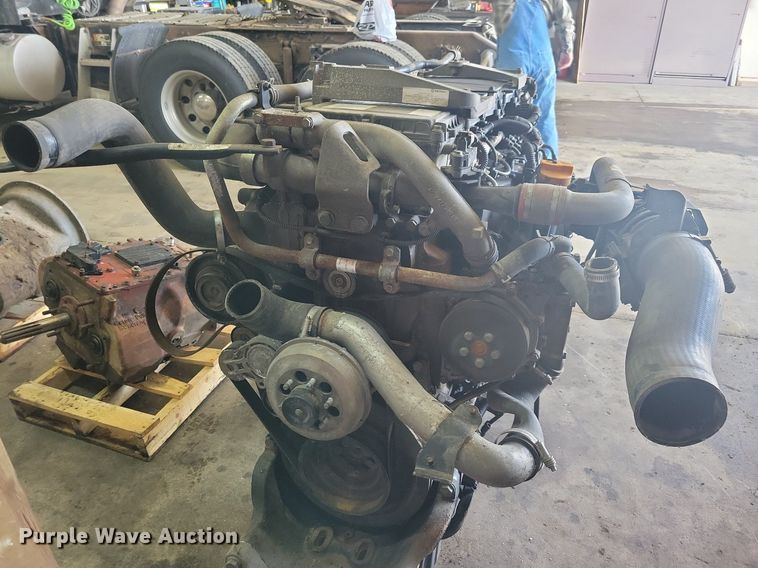 image for item JO9138 Detroit Diesel DD15  engine