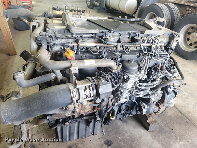 image for item JO9138 Detroit Diesel DD15  engine