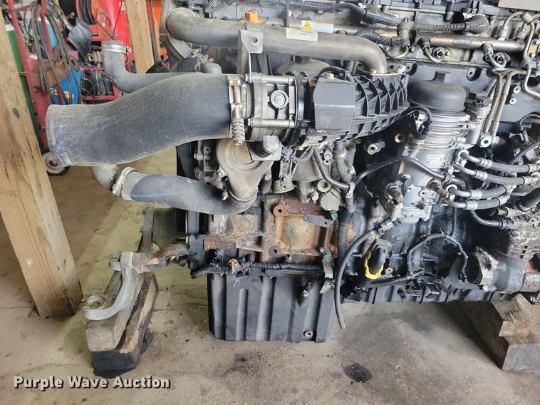 image for item JO9138 Detroit Diesel DD15  engine