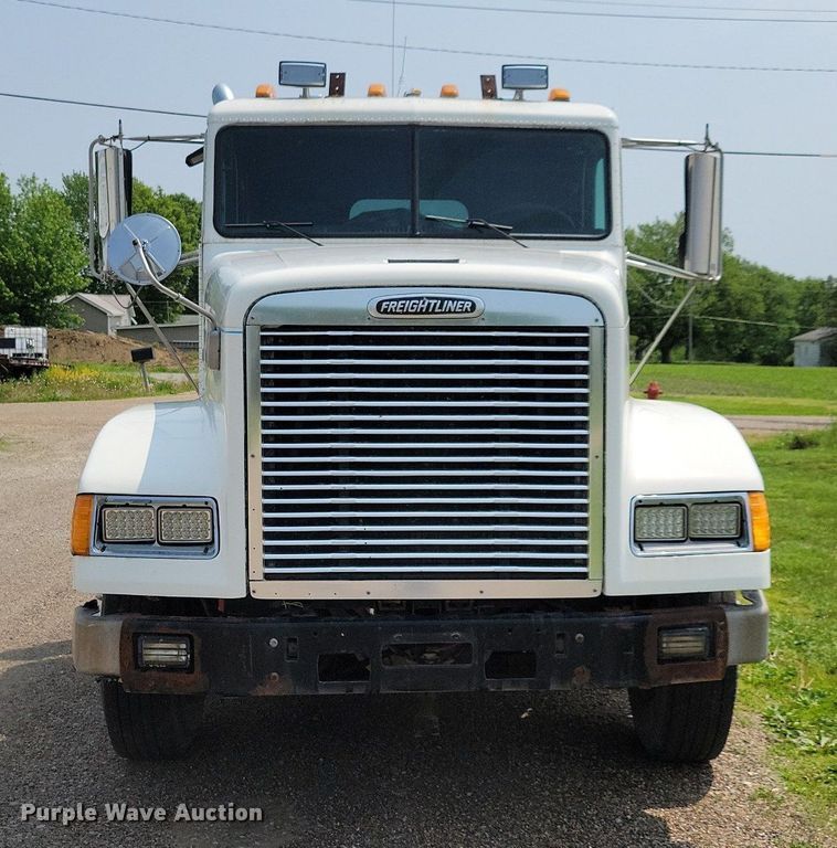 image for item JO9146 1999 Freightliner FLD  semi truck