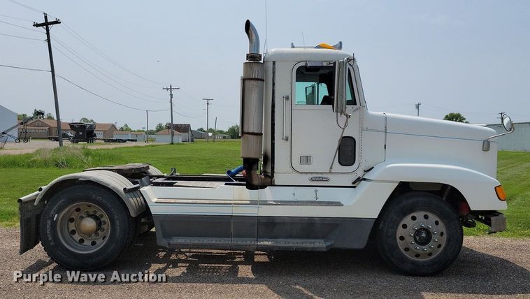 image for item JO9146 1999 Freightliner FLD  semi truck