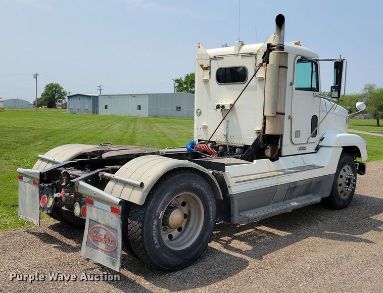 image for item JO9146 1999 Freightliner FLD  semi truck