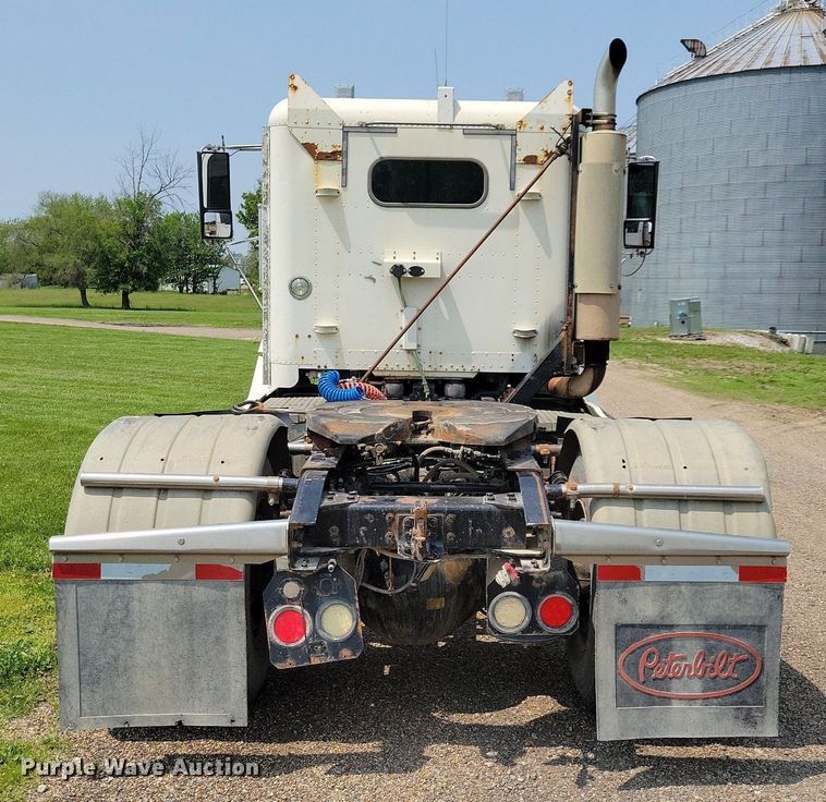 image for item JO9146 1999 Freightliner FLD  semi truck