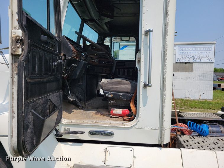 image for item JO9146 1999 Freightliner FLD  semi truck