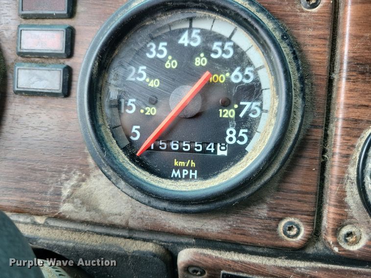 image for item JO9146 1999 Freightliner FLD  semi truck