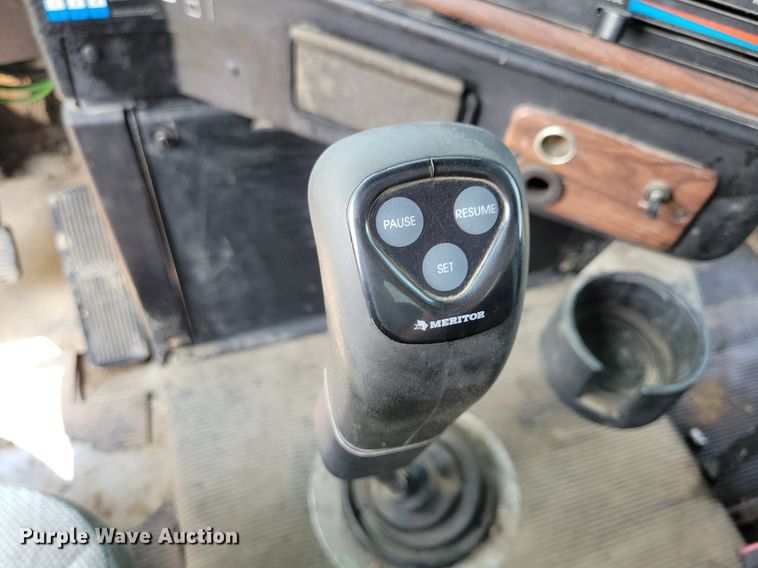 image for item JO9146 1999 Freightliner FLD  semi truck