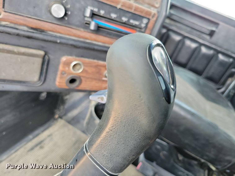 image for item JO9146 1999 Freightliner FLD  semi truck