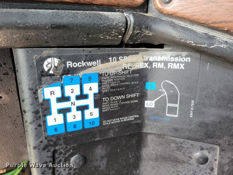 image for item JO9146 1999 Freightliner FLD  semi truck