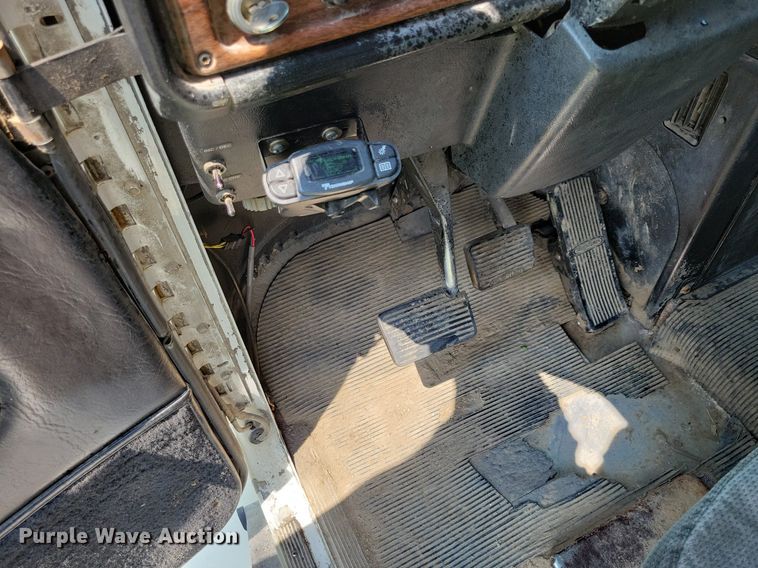 image for item JO9146 1999 Freightliner FLD  semi truck