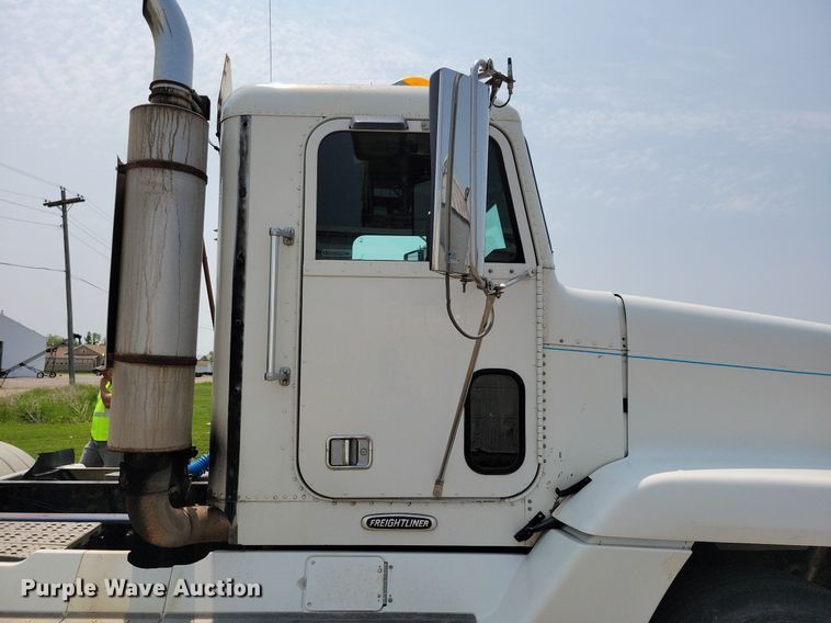image for item JO9146 1999 Freightliner FLD  semi truck